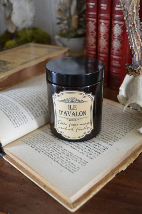Bougie parfumée dans un pot apothicaire ambré, Ile d'Avalon – Image 2