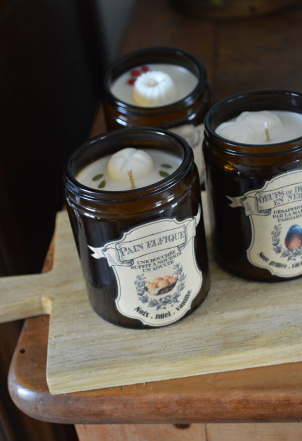 Bougie parfumée dans un pot apothicaire ambré, Pain elfique – Image 3