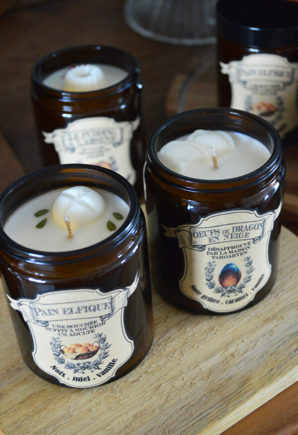 Bougie parfumée dans un pot apothicaire ambré, Oeufs de dragon en neige