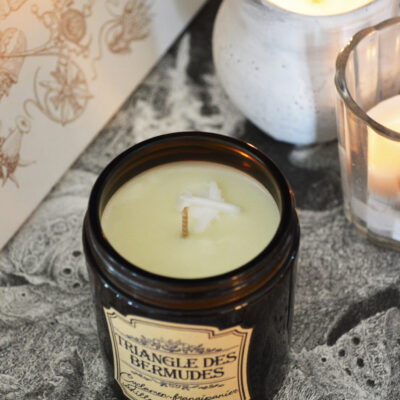 Bougie parfumée dans un pot apothicaire ambré, Triangle des Bermudes