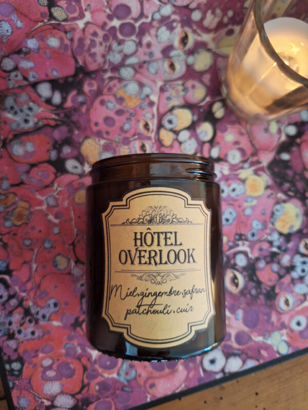 Bougie parfumée dans un pot apothicaire ambré, Hôtel Overlook