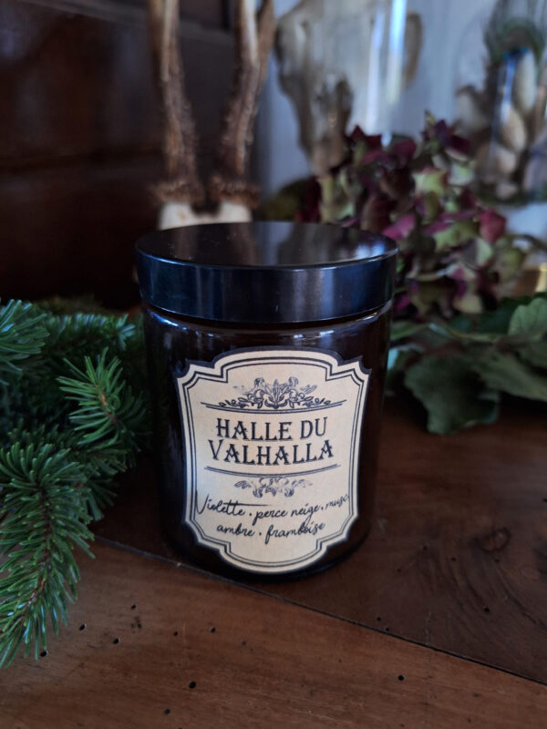 Bougie parfumée dans un pot apothicaire ambré, Halle du Valhalla – Image 4