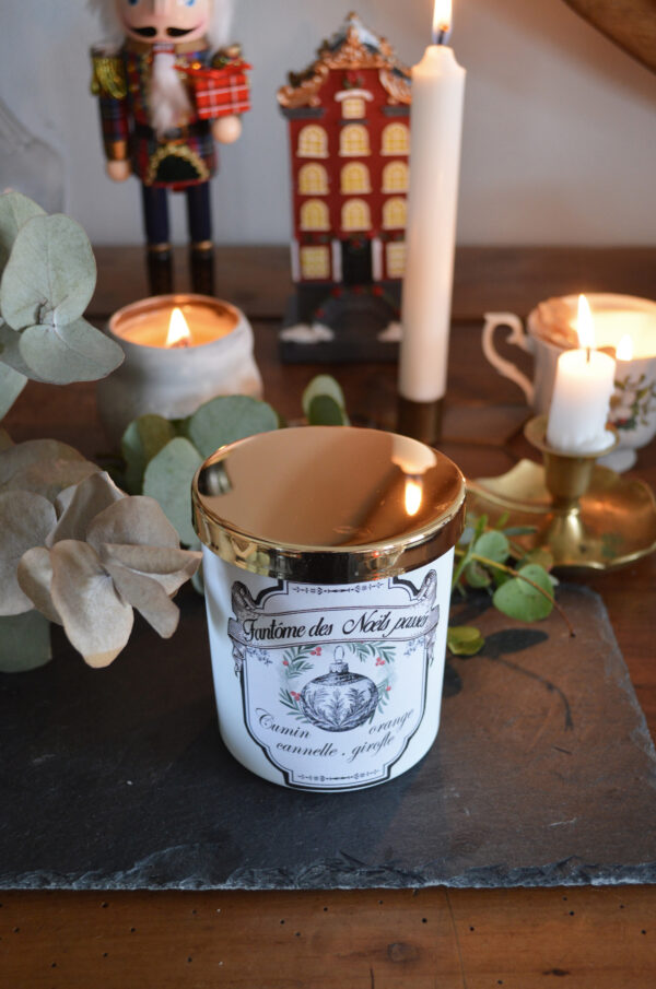 Bougie parfumée dans un verre blanc et or, Fantôme des Noëls passés – Image 3