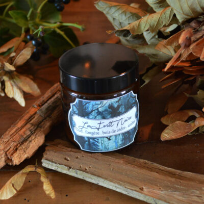 Bougie parfumée En Terre du Milieu, La Forêt Noire