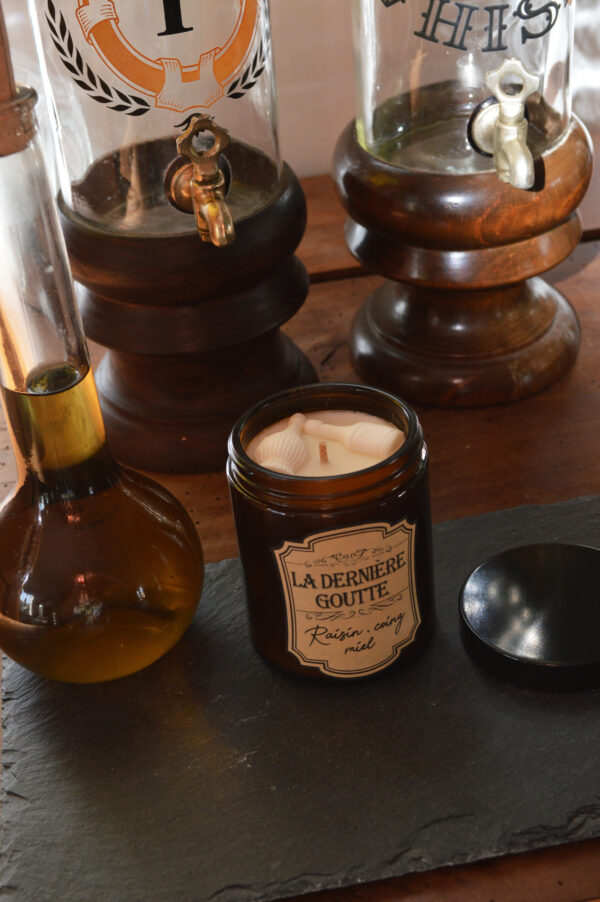 Bougie parfumée dans un pot apothicaire ambré, La Dernière Goutte – Image 3