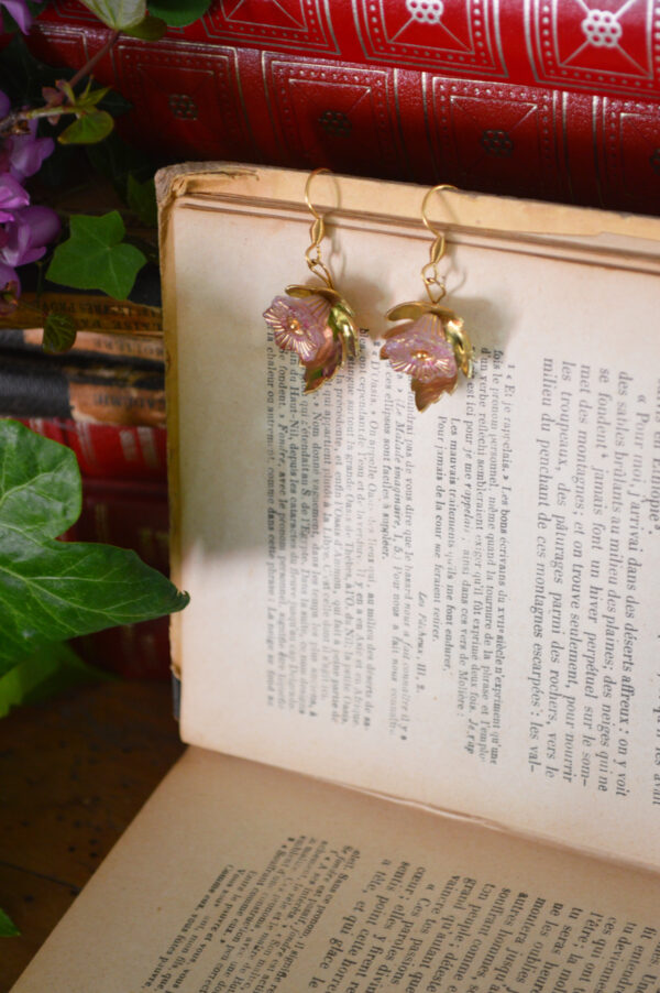 Boucles d'oreilles Floraison Sylvestre, clochettes en verre tchèque – Image 3