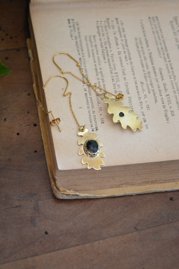 Boucles d'oreilles traversantes, feuilles de chêne et agate mousse – Image 4