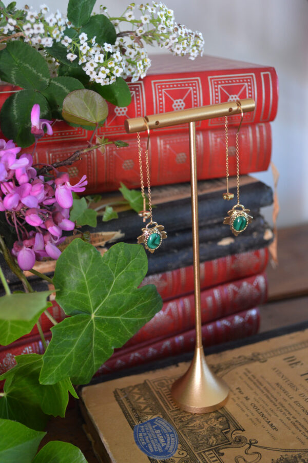 Boucles d'oreilles traversantes, petites feuilles et malachite – Image 2