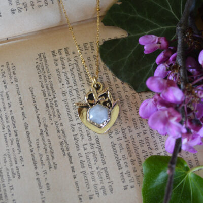 Pendentif façon ex voto et pierre de lune