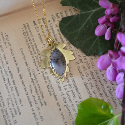 Pendentif feuille et agate du Montana