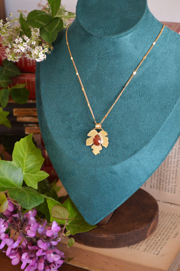 Pendentif feuille et agate rouge – Image 3