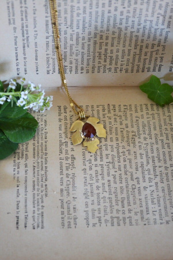 Pendentif feuille et agate rouge – Image 4