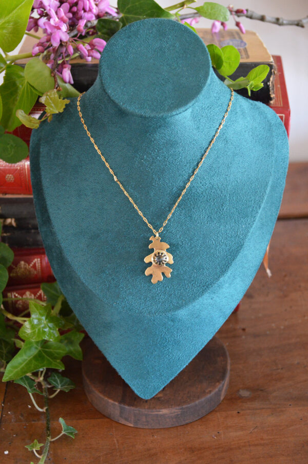 Pendentif feuille de chêne et œil de faucon – Image 2
