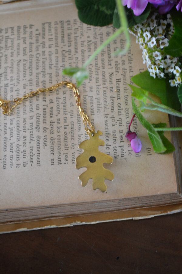 Pendentif feuille de chêne et œil de faucon – Image 4