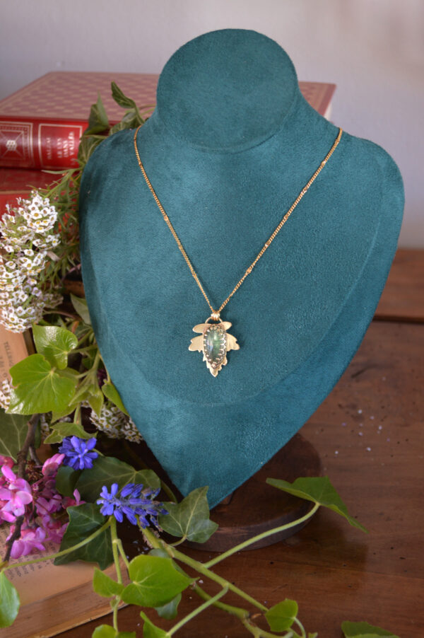 Pendentif feuille et cyanite verte facettée