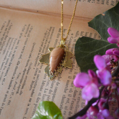 Pendentif feuille et jaspe bruneau