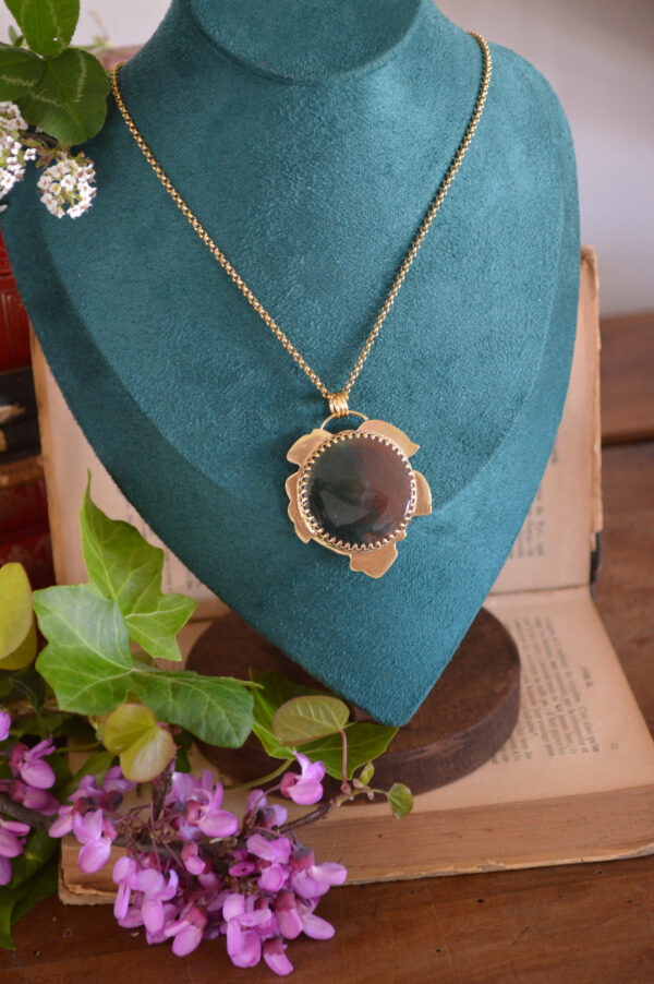 Pendentif grande feuille et agate mousse bicolore