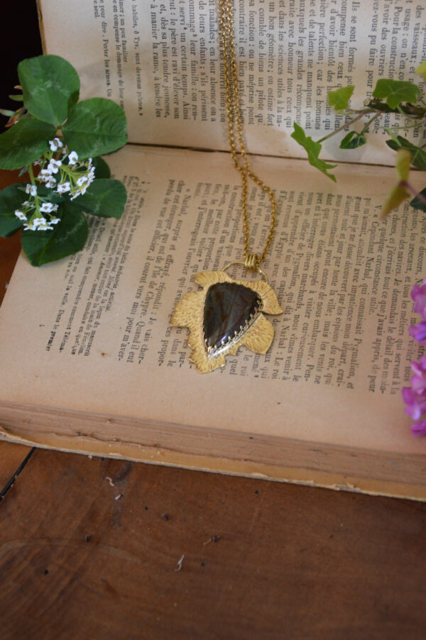 Pendentif grande feuille et pierre de sang – Image 3