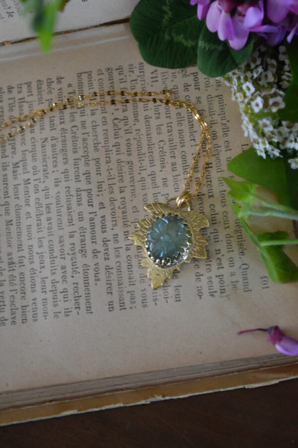 Pendentif feuille texturée et cyanite verte ronde – Image 4