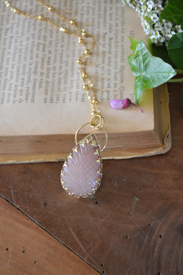 Pendentif goutte et pierre de soleil gravée – Image 4