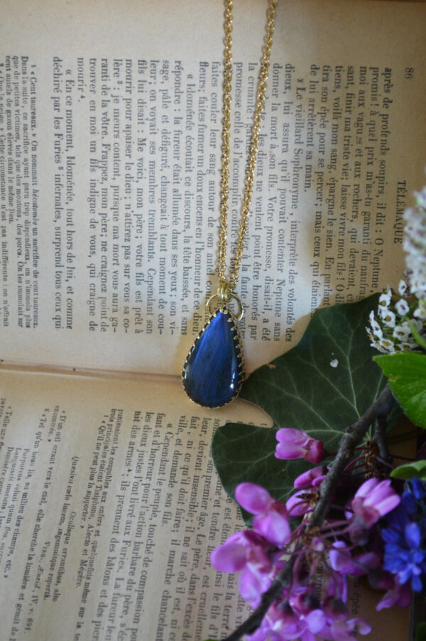 Pendentif goutte, labradorite bleue