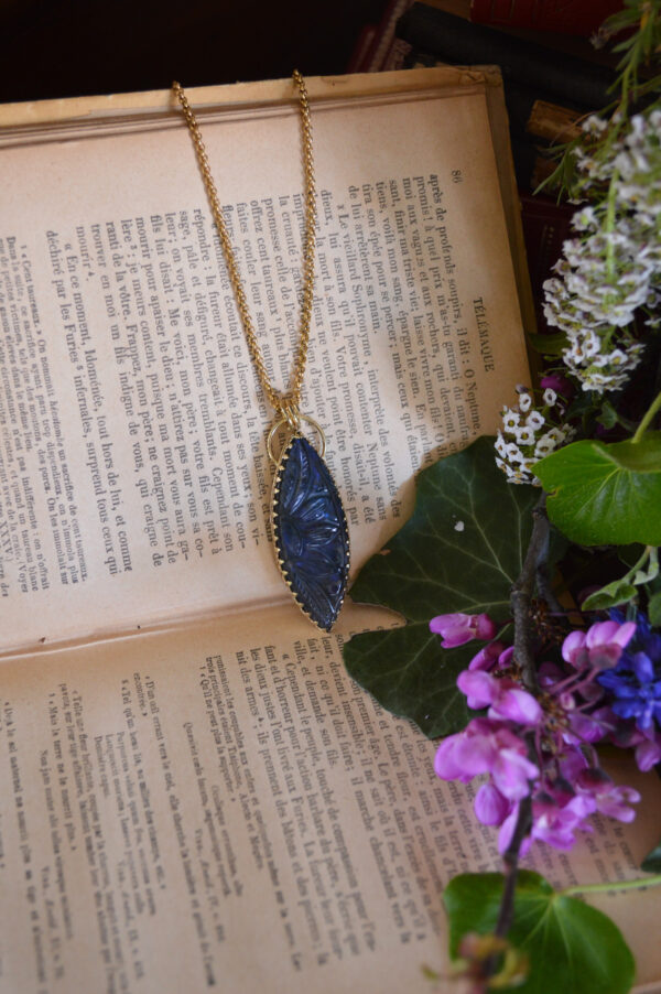 Pendentif grande labradorite bleue gravée – Image 4