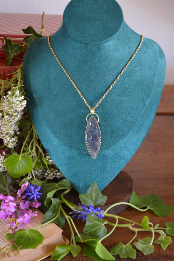 Pendentif grande labradorite bleue gravée – Image 2
