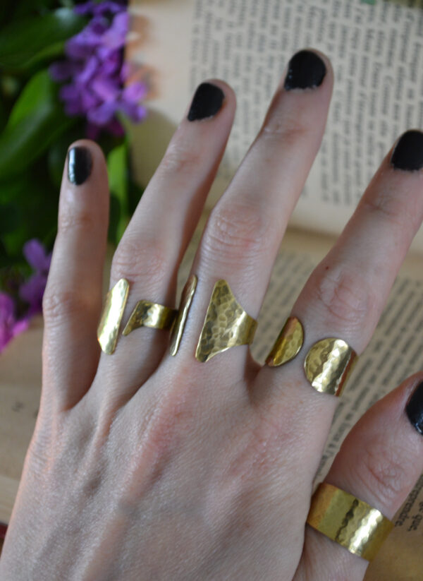Bague martelée asymétrique – Image 4