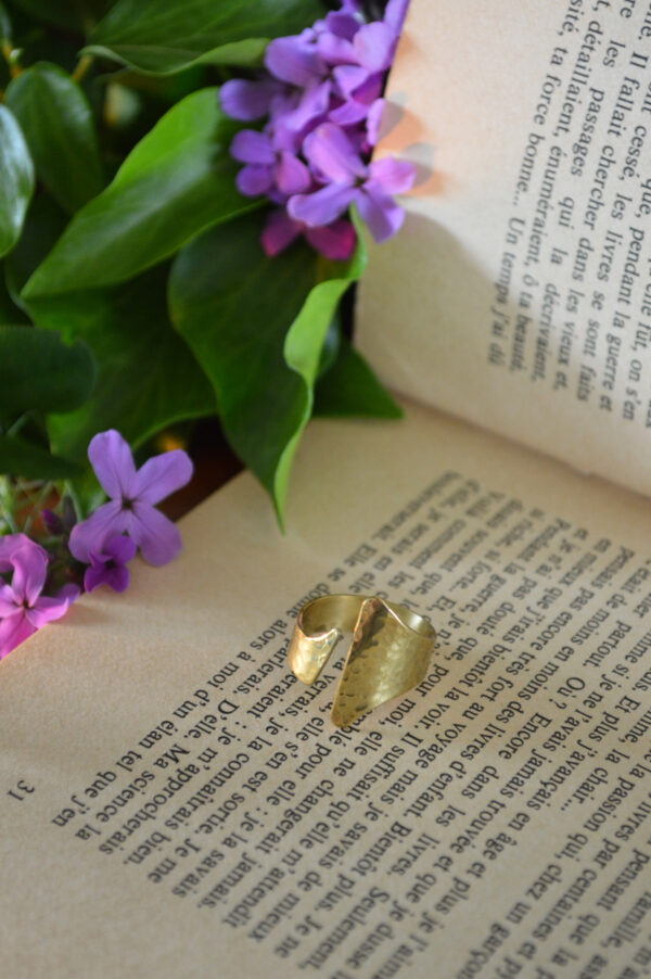 Bague martelée asymétrique – Image 3