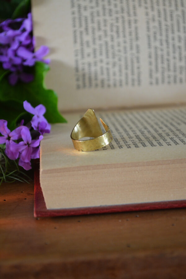 Bague martelée asymétrique – Image 2