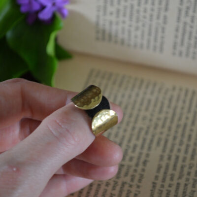 Bague martelée arrondie