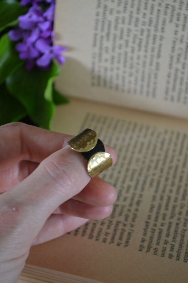 Bague martelée arrondie