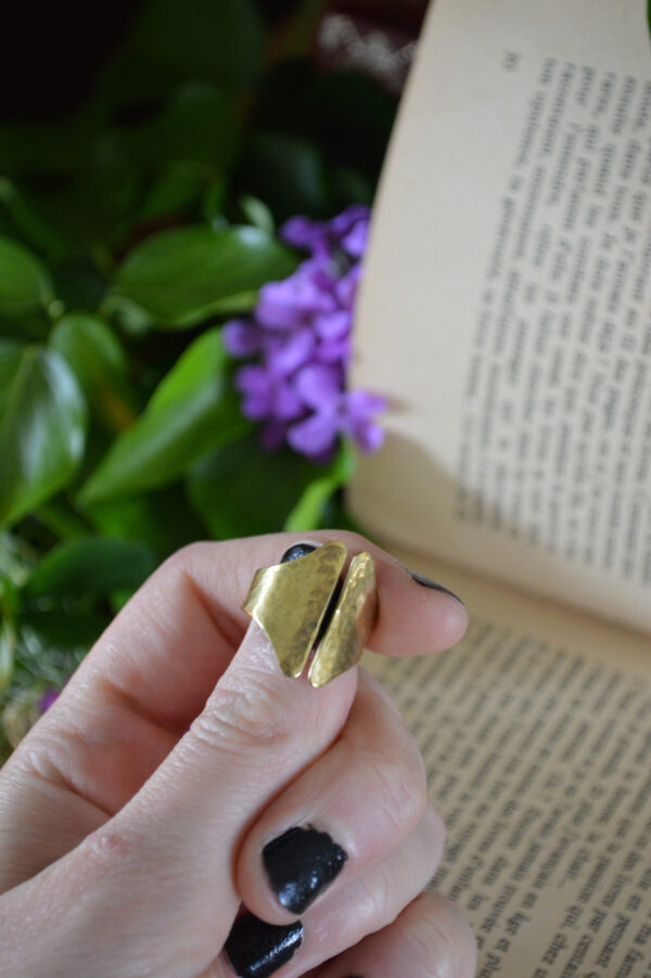 Bague martelée symétrique – Image 4