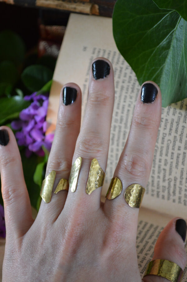 Bague martelée symétrique – Image 5