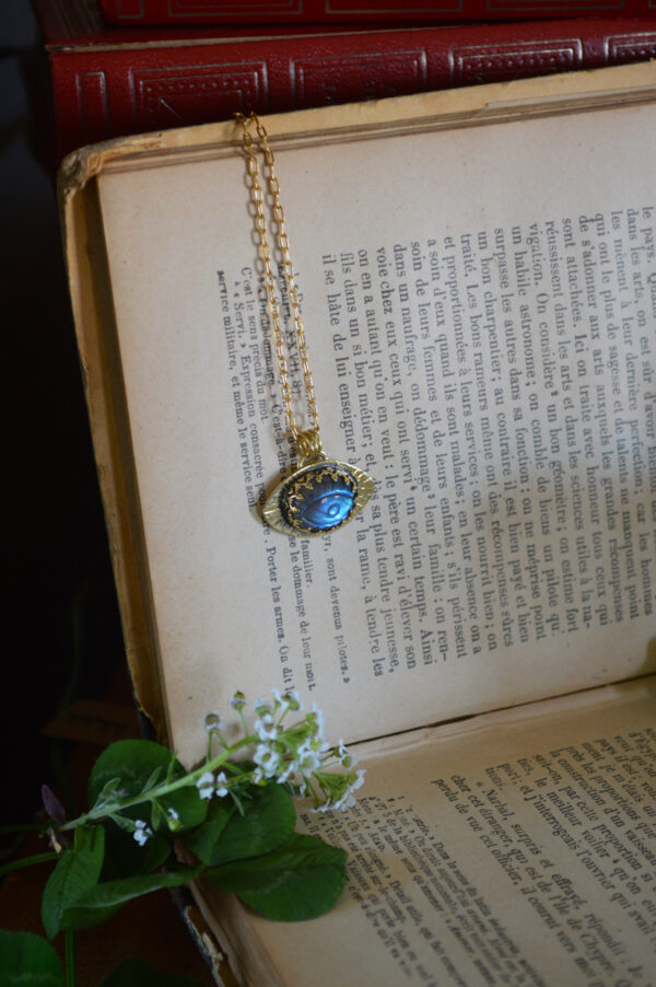 Pendentif ellipse, labradorite gravée en forme d'œil – Image 4