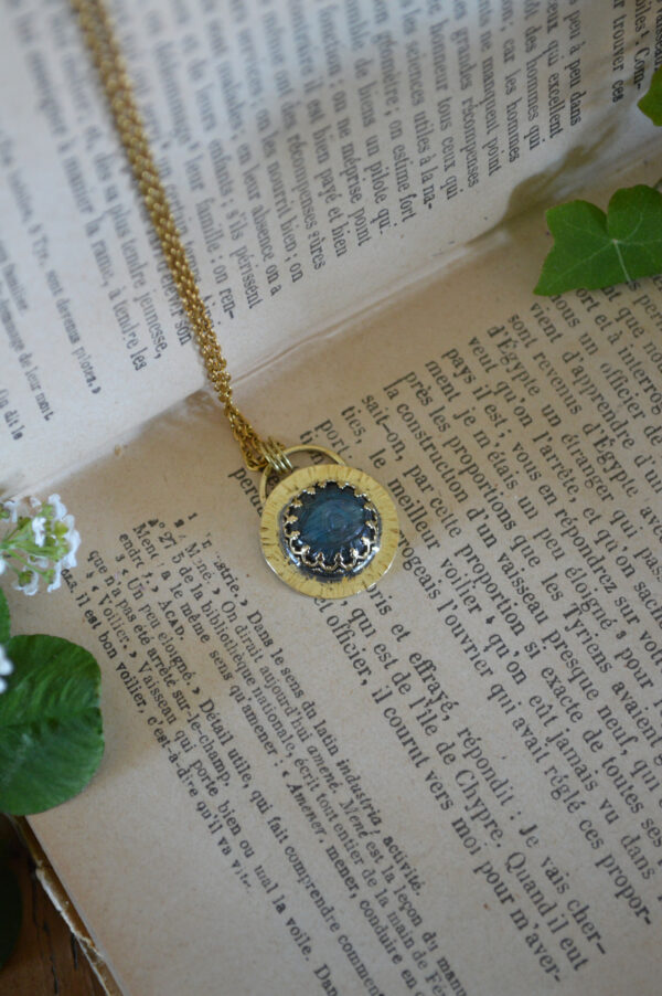 Pendentif rond, labradorite gravée en forme d'œil – Image 4