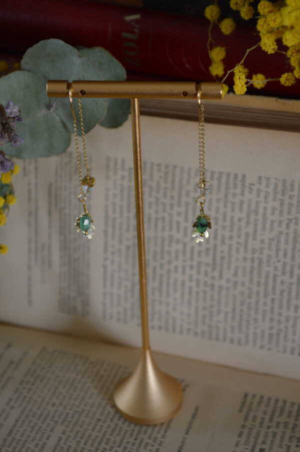 Boucles d'oreilles traversantes, Pousses de chêne et rubis zoïsite – Image 2