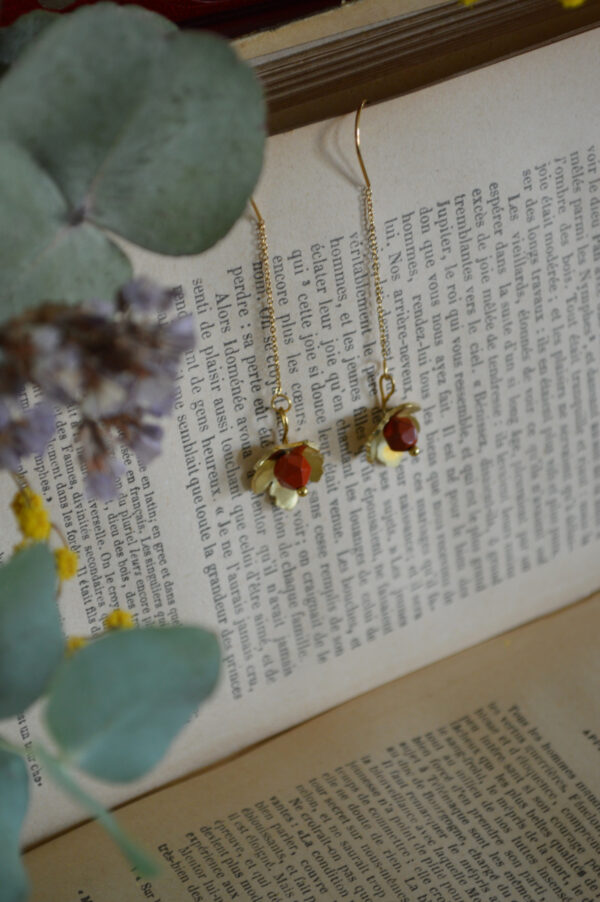 Boucles d'oreilles traversantes, Pousses d'érable et jaspe rouge