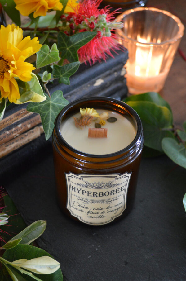 Bougie parfumée dans un pot apothicaire ambré, Hyperborée – Image 3