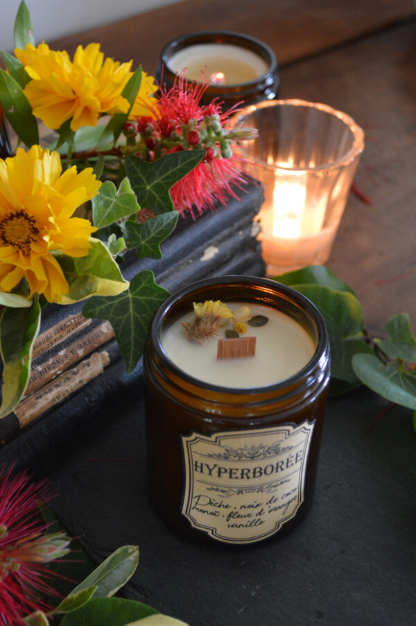 Bougie parfumée dans un pot apothicaire ambré, Hyperborée – Image 4