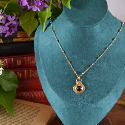 Pendentif Liens de Perséphone, cabochon de grenat
