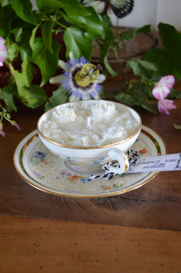 Bougie parfumée dans une tasse chinée : décors et parfum floraux – Image 4