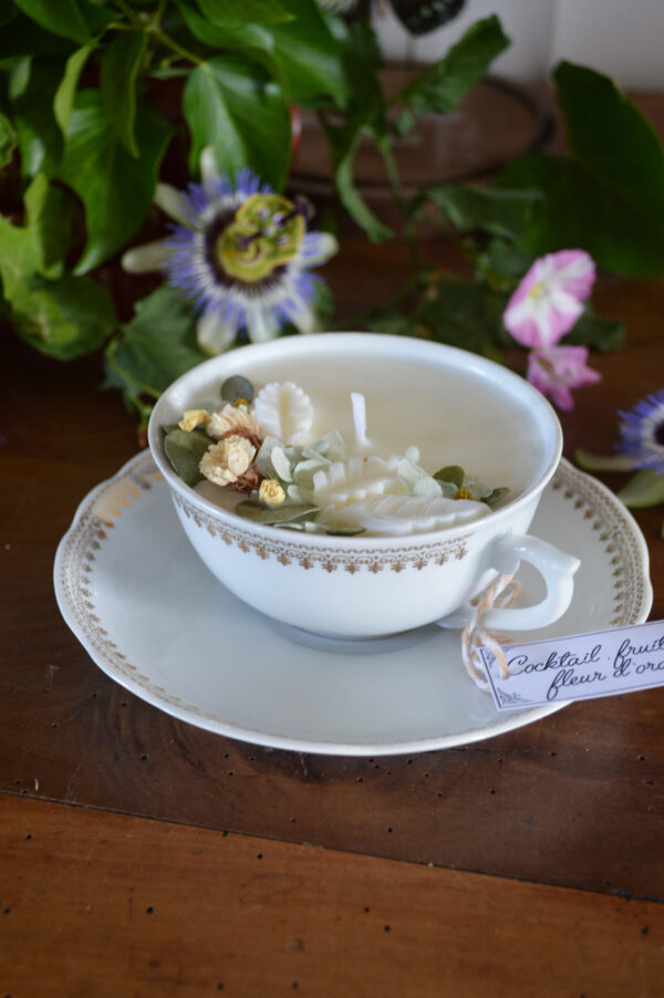 Bougie parfumée dans une tasse chinée : décors floral et parfum de fruits rouges – Image 4