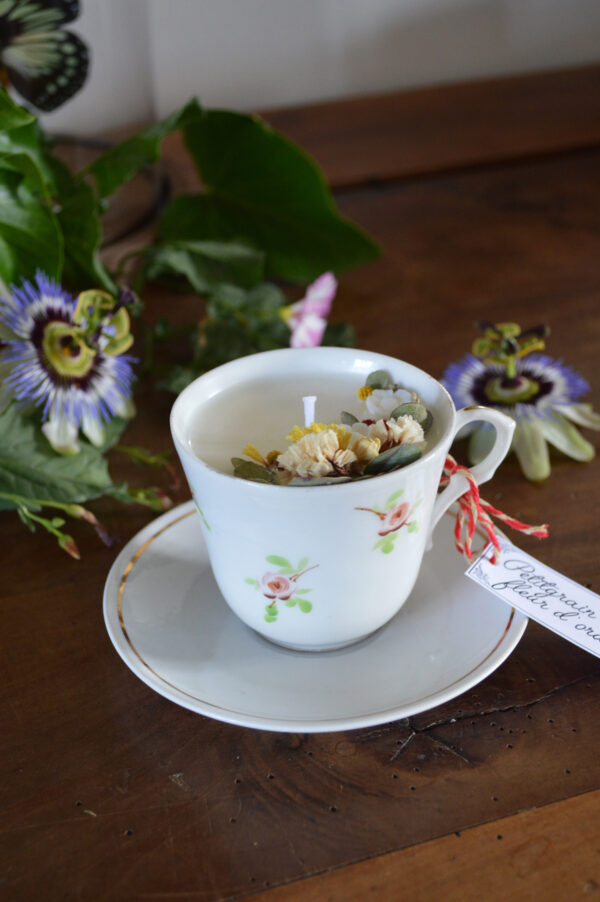 Bougie parfumée dans une tasse chinée : décors floral et parfum d'agrumes – Image 4