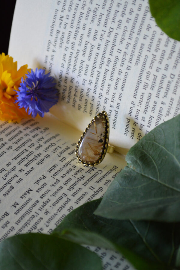 Bague Larme d'Hélios, quartz rutilé doré