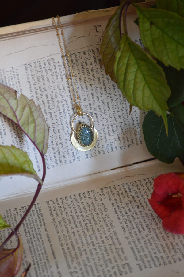 Pendentif Séléné, cyanite verte gravée – Image 2