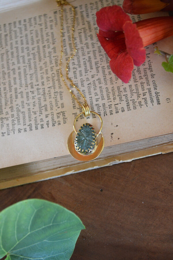 Pendentif Séléné, cyanite verte gravée – Image 3