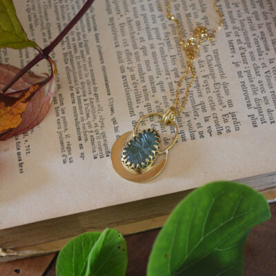 Pendentif Séléné, cyanite verte gravée