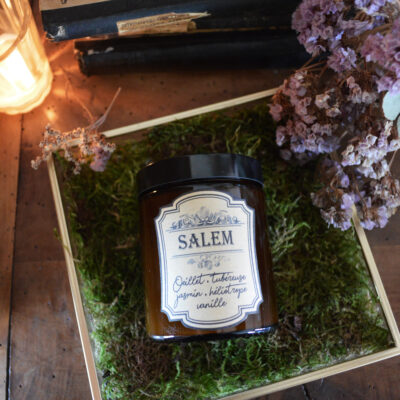 Bougie parfumée dans un pot apothicaire ambré, Salem