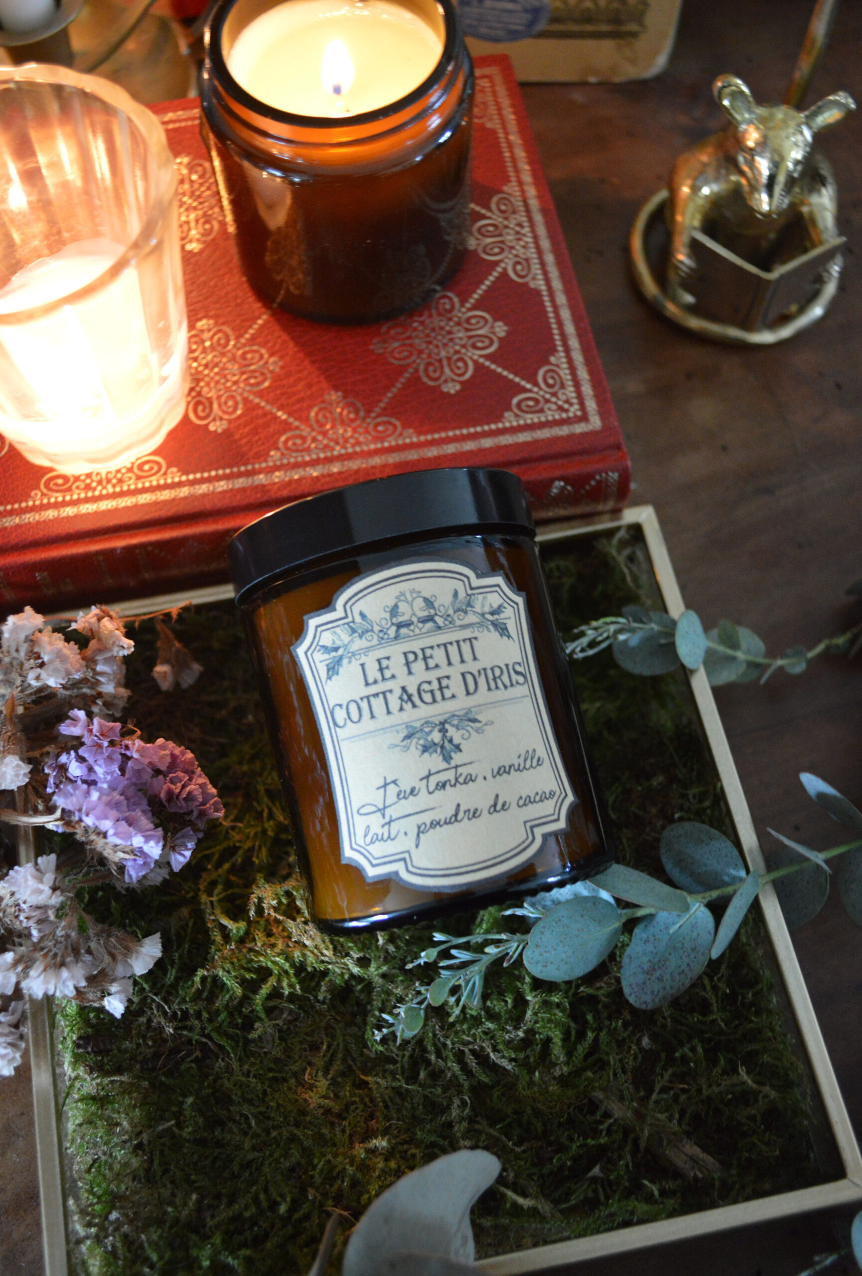 Bougie parfumée dans un pot apothicaire ambré, Le petit cottage d'Iris